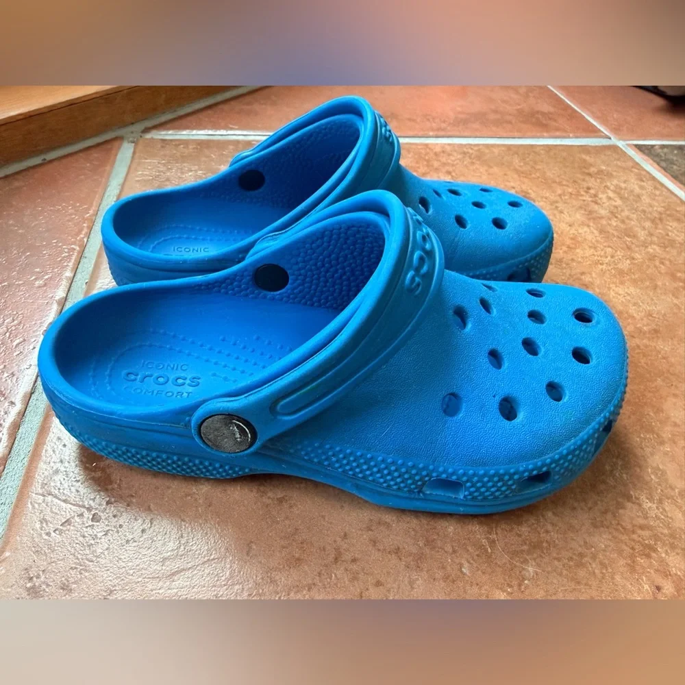 CROCS Kids Classic Clog in Bright Blue